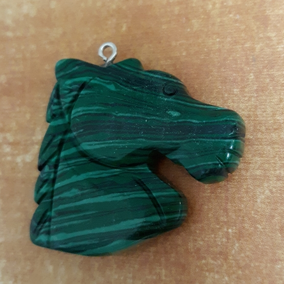 New Carved Malachite Horse's Head Pendant. - Picture 7 of 7
